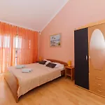 Πανσιόν Apolonija 3*