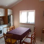 Πανσιόν Apolonija Ζαντάρ