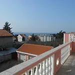 Πανσιόν Apolonija Ζαντάρ