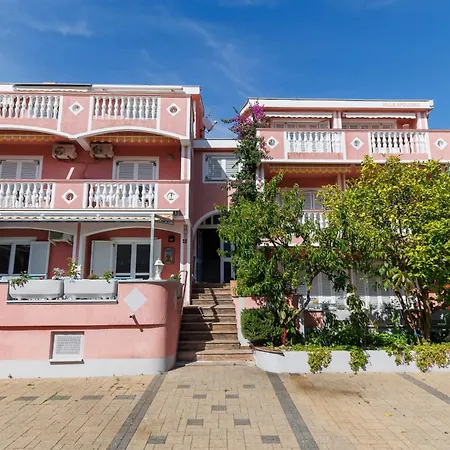 Casa de hóspedes Apolonija 3*