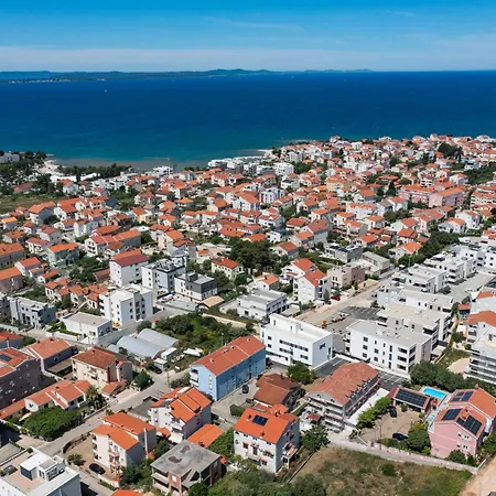 Apolonija 3* Ζαντάρ