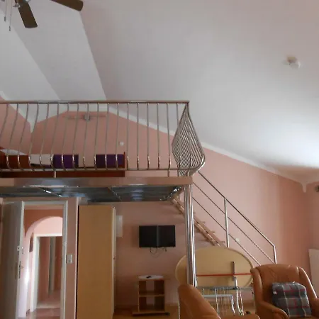 Pensión Apolonija 4*