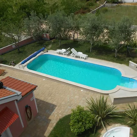 Apolonija Guest house 3*