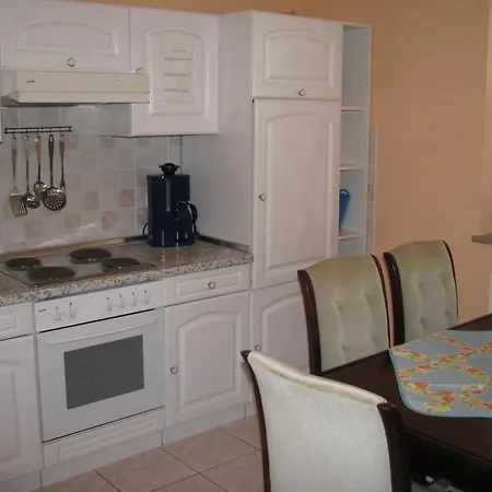 Guest house Apolonija 3*