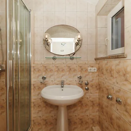 Guest house Apolonija 3*