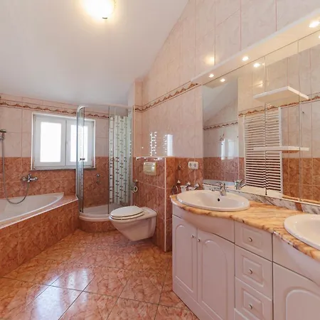 Maison d'hôtes Apolonija 3*