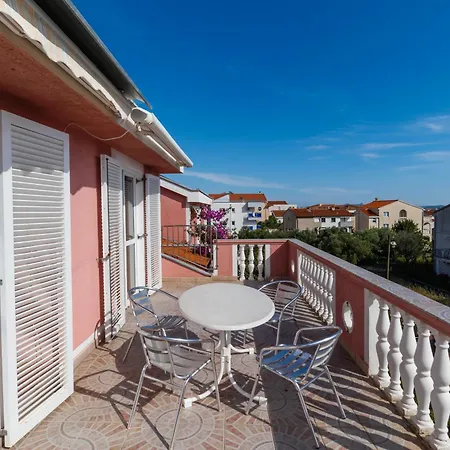 Guest house Apolonija 3*