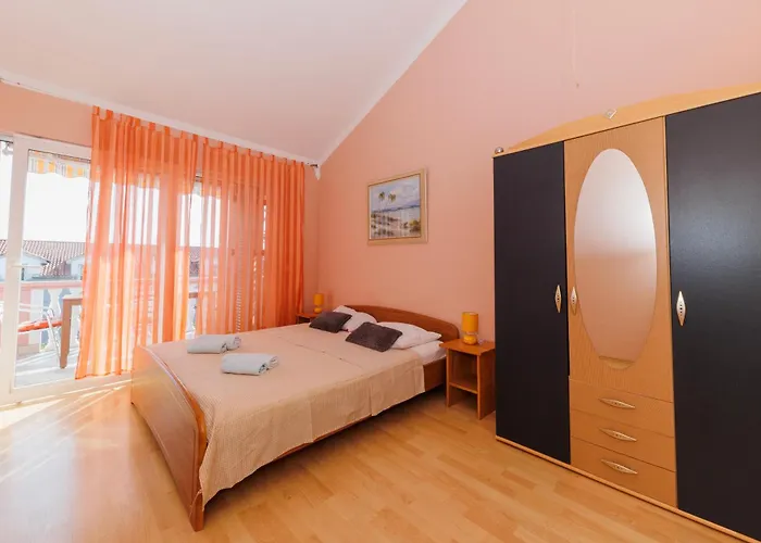 Guest house Apolonija 4*