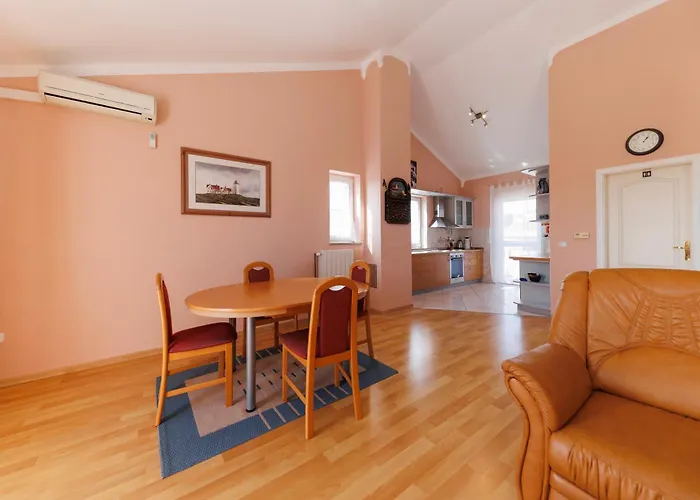 Apolonija Guest house 4*