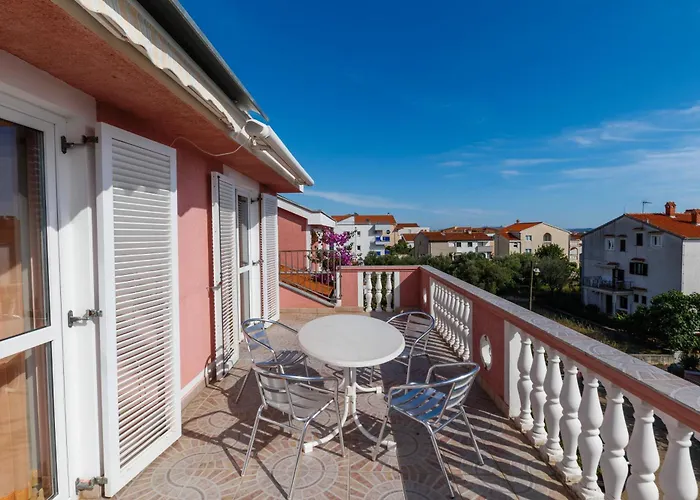 Guest house Apolonija 4*