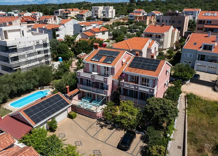 Guest house Apolonija 4*