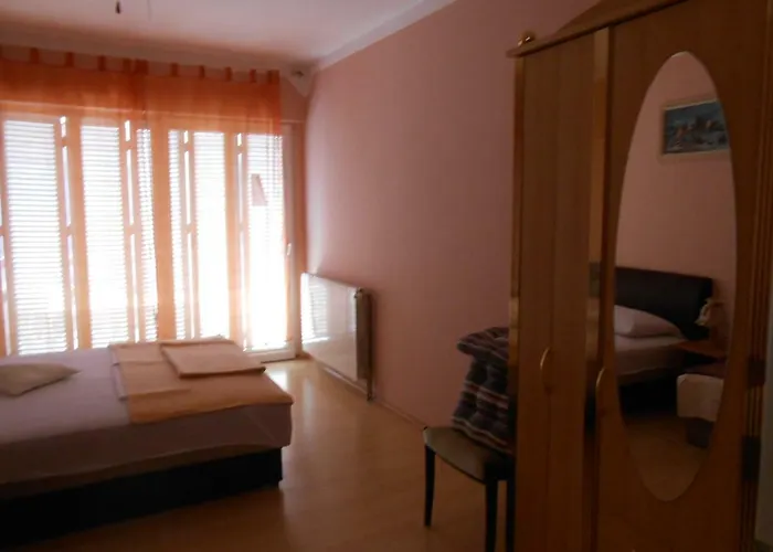 Guest house Apolonija 4*